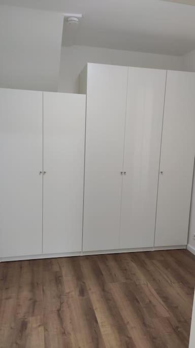 Neue 90 Qm 2-zimmerwohnung Naehe Koeln