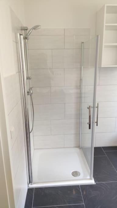 Neue 90 Qm 2-zimmerwohnung Naehe Koeln *