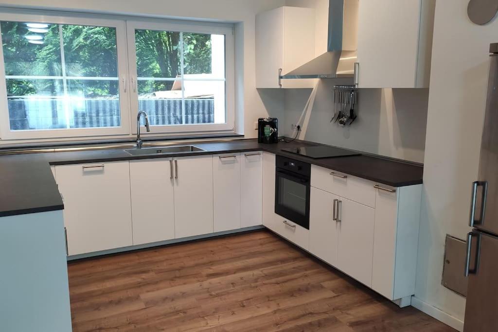 Neue 90 Qm 2-zimmerwohnung Naehe Koeln Apartment